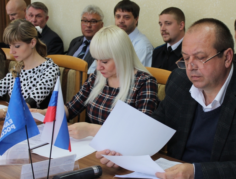 Участники предварительного голосования на заседании оргокомитета 18.04.2016 года 