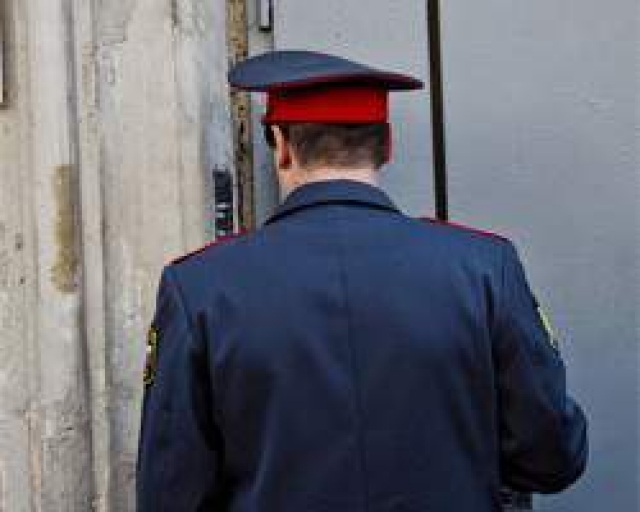 Наверное, Рабртала в милиуции уволилась каа восстановиться в полицию лишенная всякого