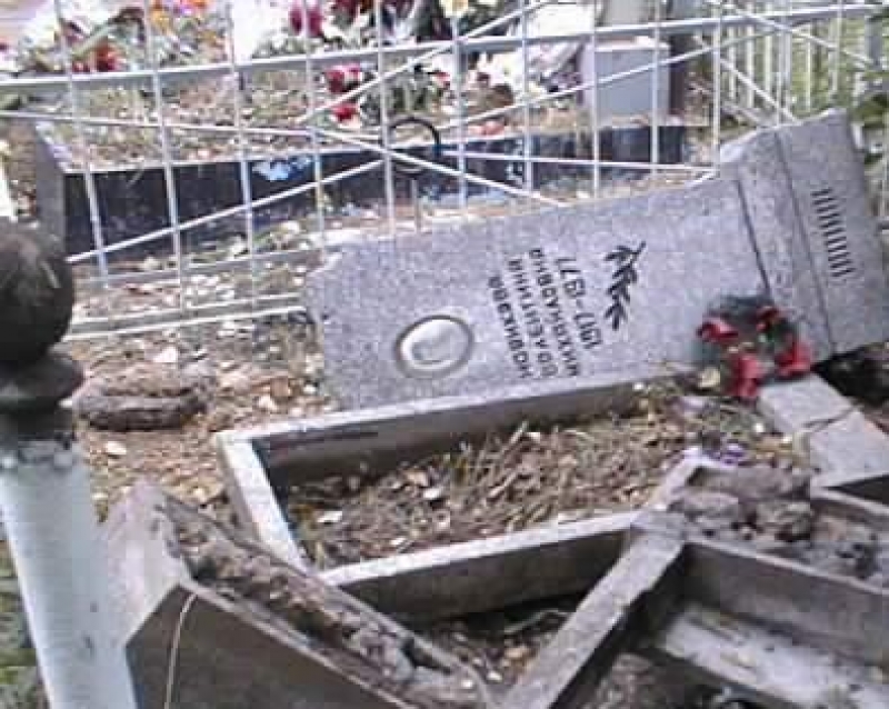 В Пятигорске ищут разрушивших памятники на кладбищах вандалов