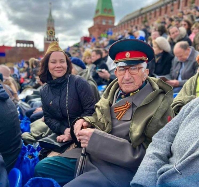<i>Рашид Темрезов поздравил ветерана Великой Отечественной войны со 102-летием</i>