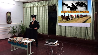 Казаки Курского района привезли фильмы о войне в село Полтавское