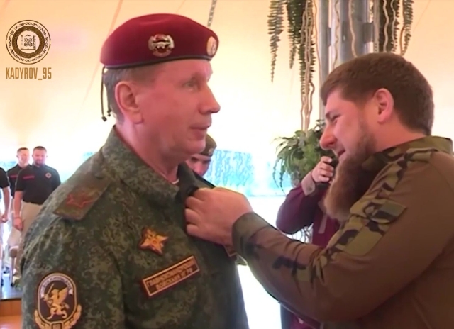 <i>Кадыров поздравил командующего Росгвардии Виктора Золотова с днём рождения</i>