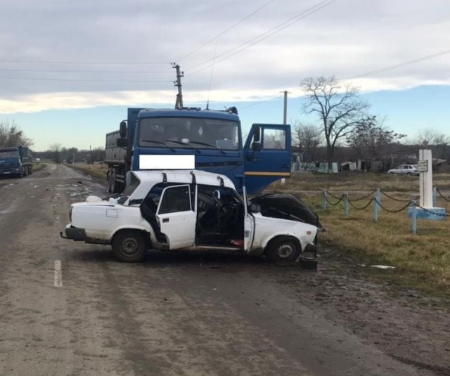 <i>В Изобильненском округе погиб водитель легковушки при столкновении с грузовиком</i>