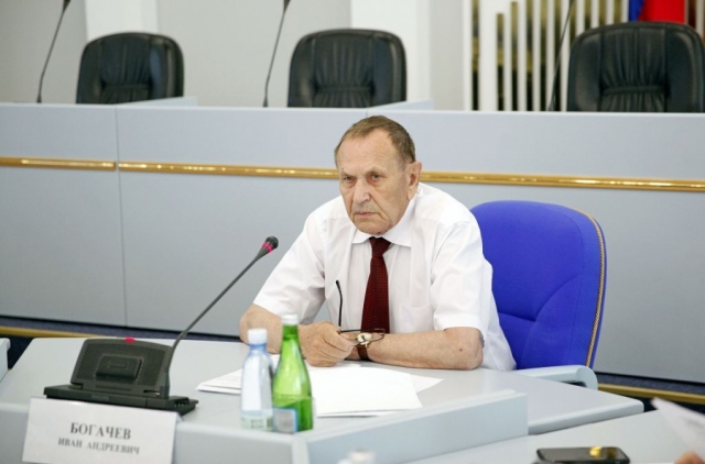 <i>Заседание комитета провел Иван Богачев</i>