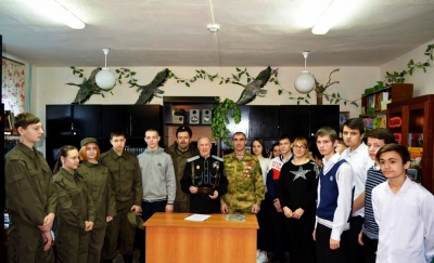 Затеречненские казаки рассказали школьникам об истории и воинских заслугах казачества