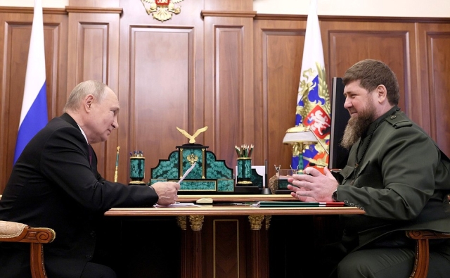 <i>Владимир Путин встретился в Кремле с главой Чечни</i>