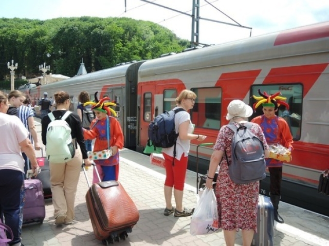 <i>Железнодорожный вокзал Кисловодска в 2023 году принял рекордное число пассажиров</i>