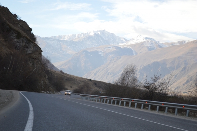 <i>В 2016-м на Кавказе отремонтировали более 330 км федеральных автомобильных дорог</i>