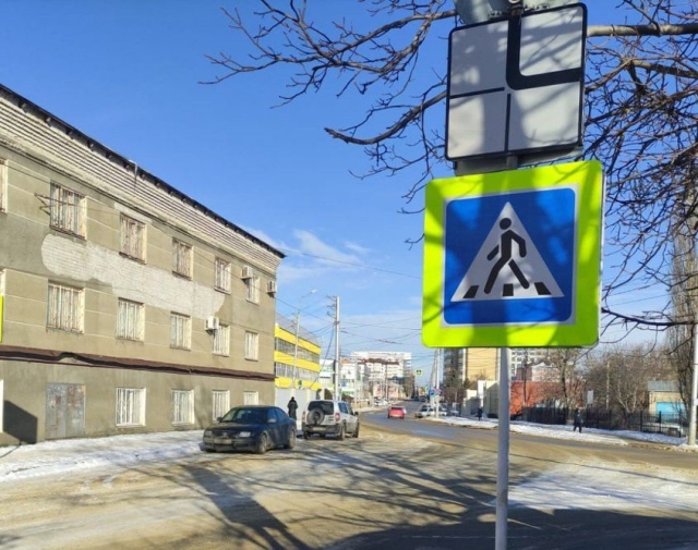 <i>В Ставрополе установили 100 новых дорожных знаков с флуоресцентным материалом</i>