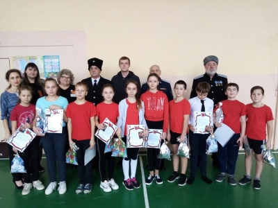 Георгиевское городское казачье общество приняло в свои ряды 16 школьников станицы Урухской