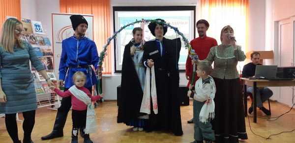 Казаки Ставропольского городского казачьего общества отметили День матери-казачки в молодежной библиотеке