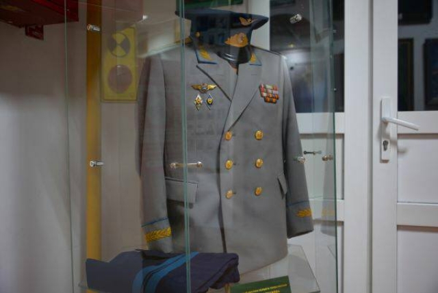 <i>В музее Назрани откроется выставка в честь первого Героя России — лётчика Осканова</i>