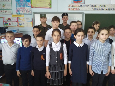 Казаки Левокумского района знакомят школьников с военным прошлым России