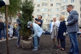 Ольга Тимофеева помогла благоустроить двор на улице 50 лет ВЛКСМ, д. 105