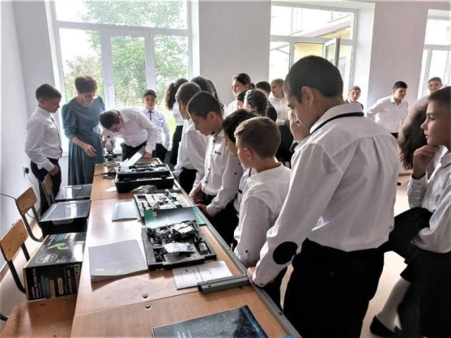 <i>В сельских школах Северной Осетии появятся ещё 13 «Точек роста»</i>