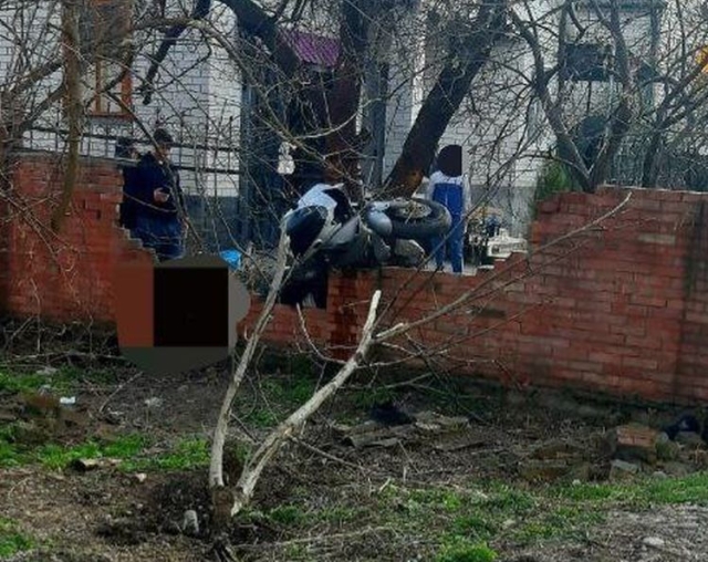 <i>На Ставрополье мотоцикл врезался в забор, погибли два человека</i>