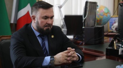 Омбудсмен Чечни заявил о строгом осуждении обществом ущемления дочерей в семьях