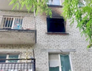 В Невинномысске причиной пожара в квартире с тремя пострадавшими мог стать поджог