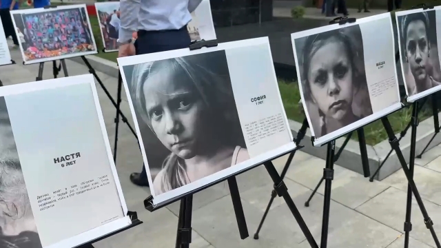 <i>В Махачкале заработала фотовыставка ко Дню памяти детей – жертв Донбасса</i>