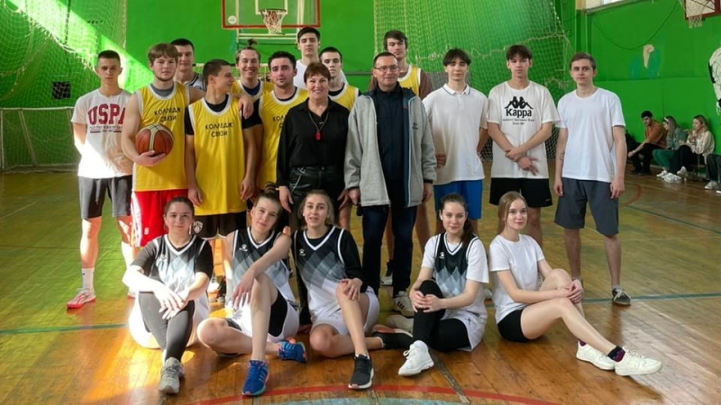 В Ставрополе студенты РАНХиГС и колледжа связи сыграли товарищеский матч по баскетболу