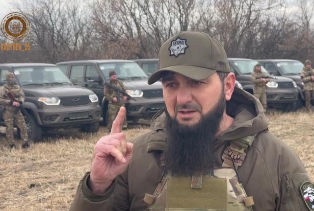 <i>Бойцы в зоне СВО поблагодарили Аймани Кадырову за 15 новых джипов</i>