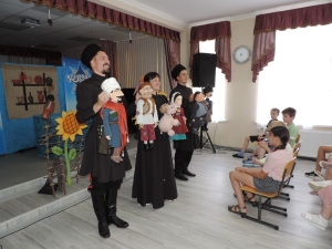 В селе Новоселицком прошел показ казачьего кукольного спектакля