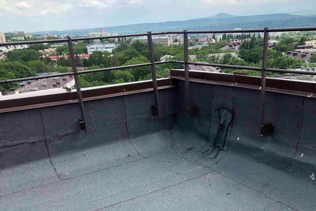 <i>На Ставрополье по программе капремонта обновили крыши пяти МКД</i>
