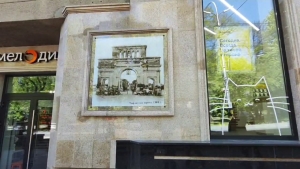 На здании в центре Ставрополя выставили ретроспективные виды города