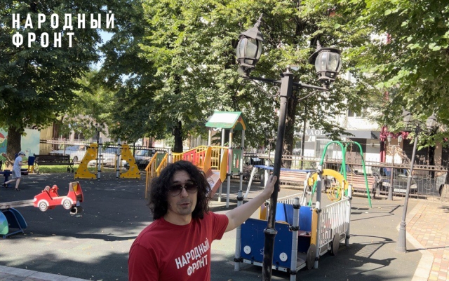 <i>Общественники в Нальчике нашли шаткие фонари на детской площадке</i>