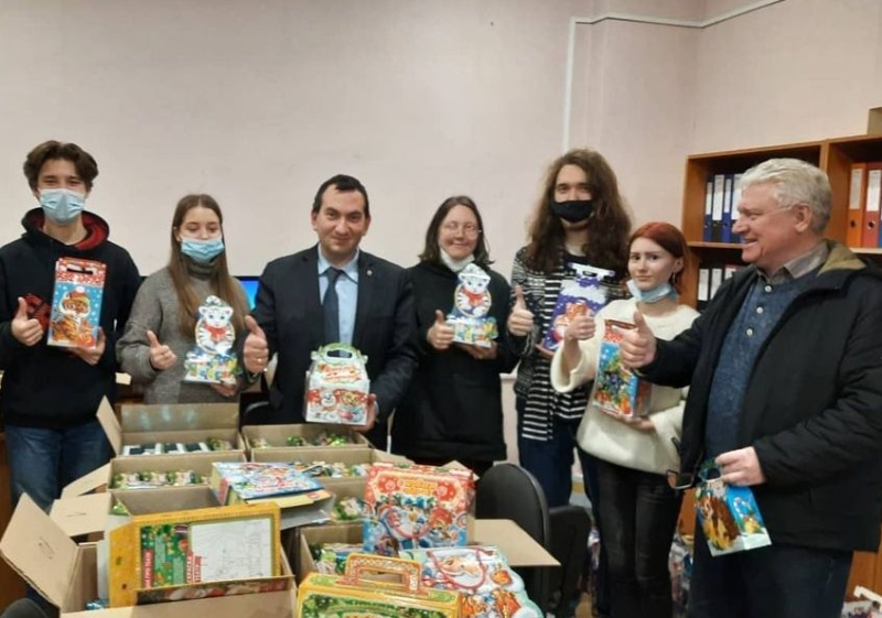 Новый год — это всегда волшебство: политик Роман Амстиславский запустил благотворительную акцию