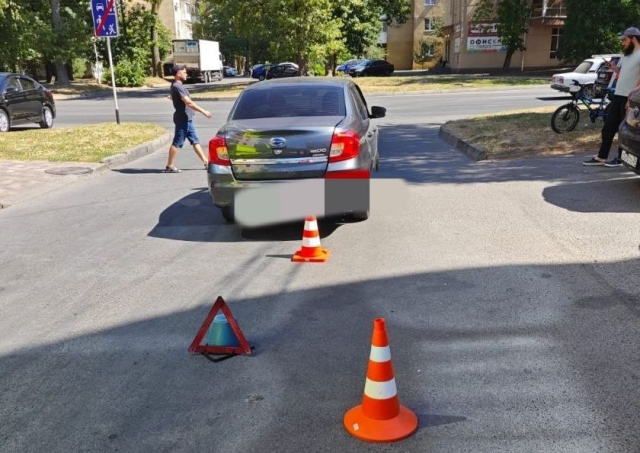 <i>В Ставрополе невнимательный водитель во дворе дома сбил 10-летнего велосипедиста</i>