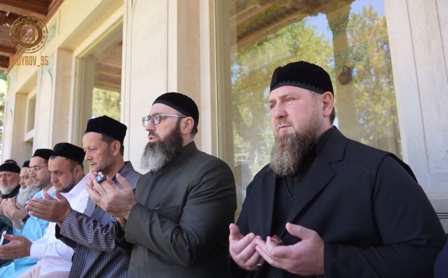 <i>В Ташкенте глава Чечни посетил места Ахмата Кадырова</i>