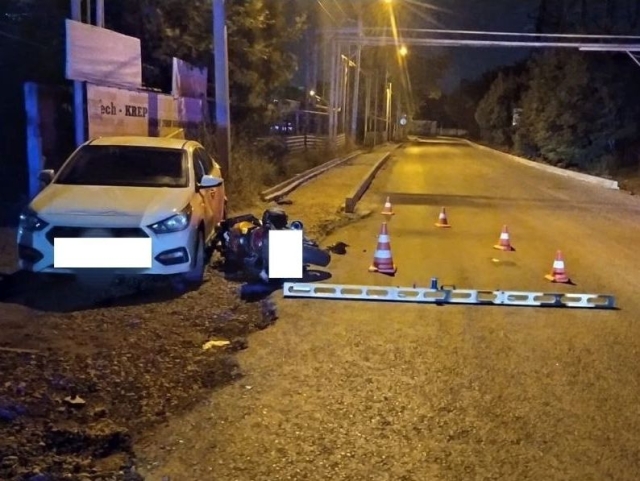 <i>В Ставрополе лихач на Hyundai Solaris насмерть сбил мотоциклиста</i>