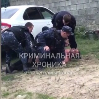 В Махачкале наряд полиции повязал грозившего расправиться со всеми женщинами и детьми мужчину