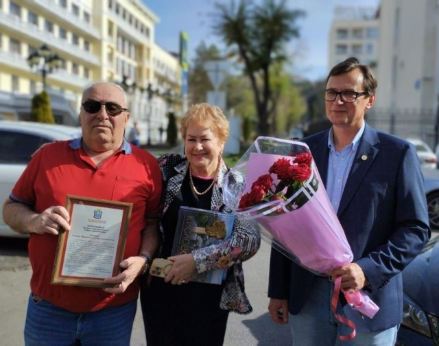 <i>Мэр и спикер Думы Кисловодска поздравили земляков с Днём бабушек и дедушек</i>