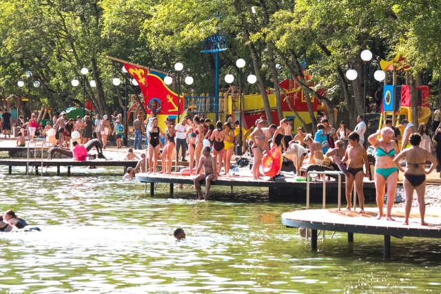 <i>Более 300 тысяч человек за июль посетили Курортное озеро «30’Ка» в Железноводске</i>