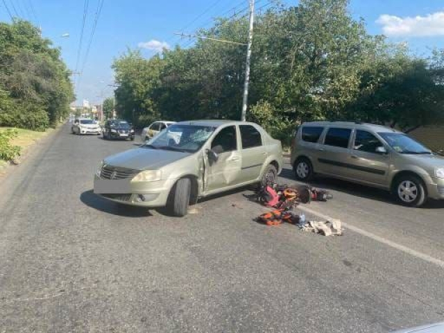 <i>В Ставрополе легковушка сбила 48-летнего мужчину на самокате, пострадавший в коме</i>