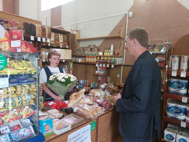 Мэр Ессентуков поздравил продавцов с их праздником