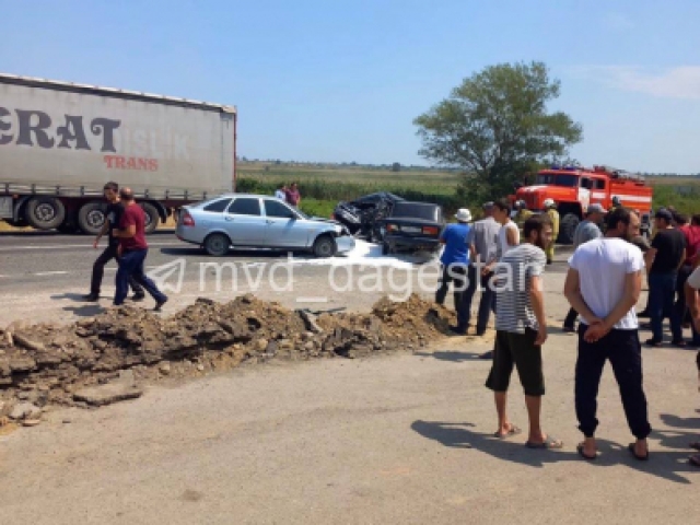 <i>В Дагестане произошло ДТП с участием грузового «Мерседеса»</i>