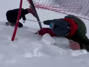 Молодые люди из Владикавказа помогли на Эльбрусе лыжнику