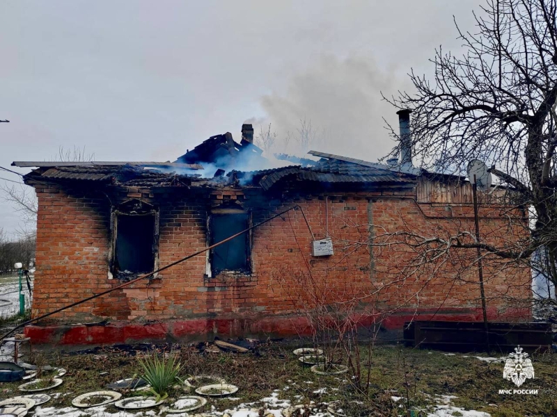На Ставрополье оставленный на зарядке смартфон спалил дом хозяина