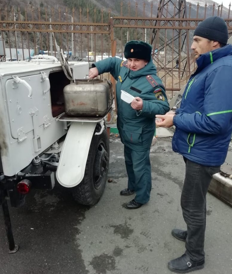 Водители большегрузов в Верхнем Ларсе получили горячие питание