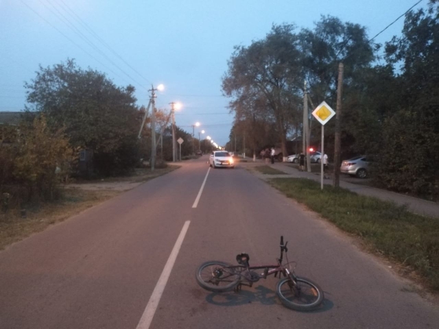 <i>На Ставрополье под колеса машины попал 7-летний велосипедист</i>