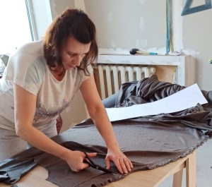Швея в Ставрополе наладила пошив нательного белья для мобилизованных