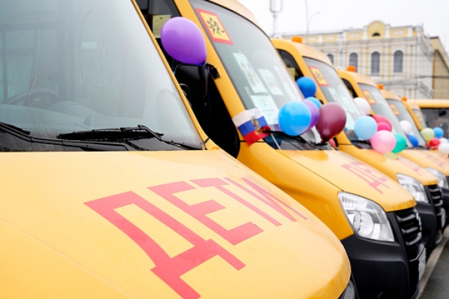 <i>На Ставрополье парк школьных автобусов к 1 сентября пополнили 65 новых машин</i>
