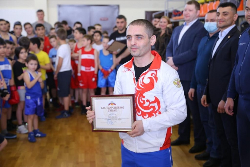 Дмитрий Ворошилов поздравил с лондонской победой пятигорского боксера