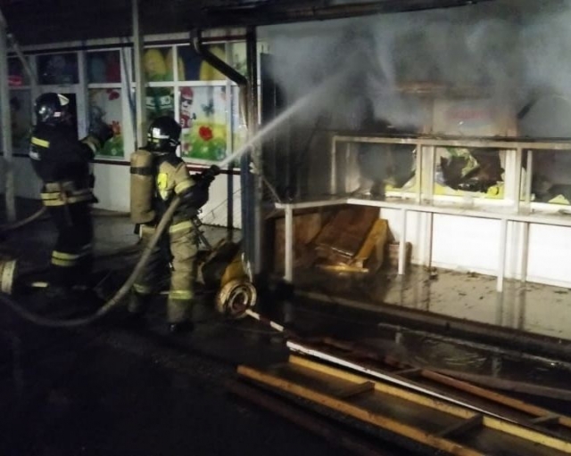 <i>Вблизи Пятигорска спасатели потушили пожар на рынке «Привокзальный»</i>