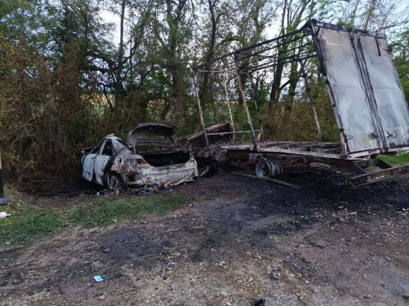 Вблизи Пятигорска после ДТП сгорели две машины, один человек погиб