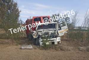 В Буденновском округе в ДТП с двумя грузовиками погиб пассажир КамАЗа