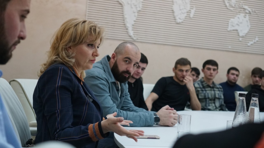 В Ставрополе прошла встреча с преподавателем по истории карачаево-балкарского народа